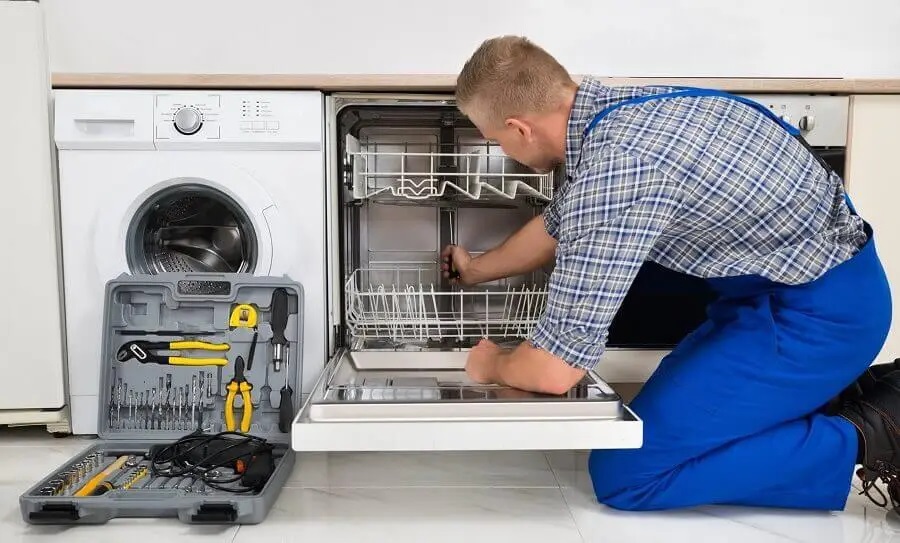 Yığılca Protherm servisi teknisyen ekibi beyaz eşya tamiri yaparken